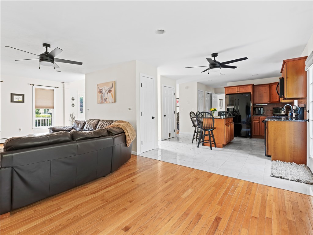 45 Silo Drive Cranston, RI 02921 - Photo 8 of 37