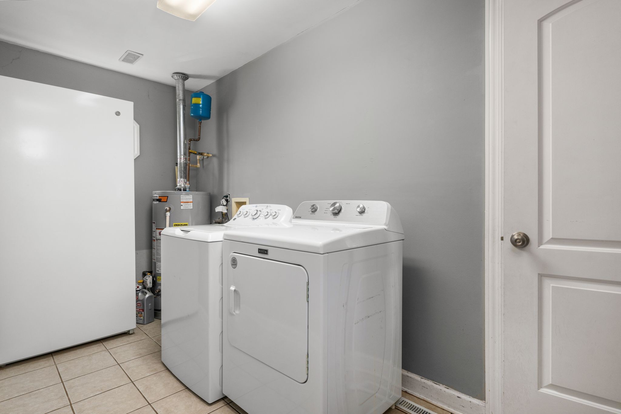 1283 Garton Road Burns, TN 37029 - Photo 20 of 28 a utility room with dryer and washer