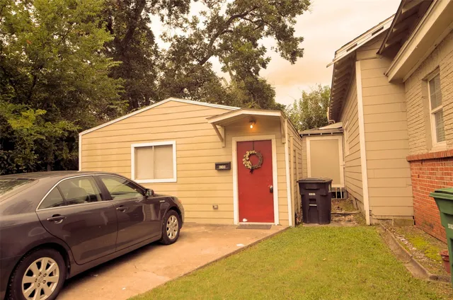 a view of a car in front of a house