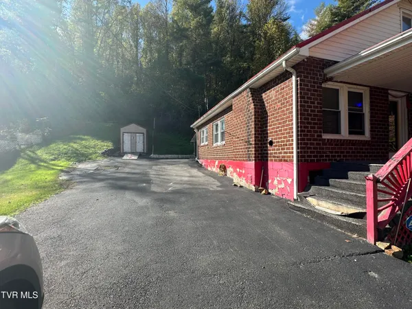 $65,000 | 8342 North River Road, Pound, VA 24279