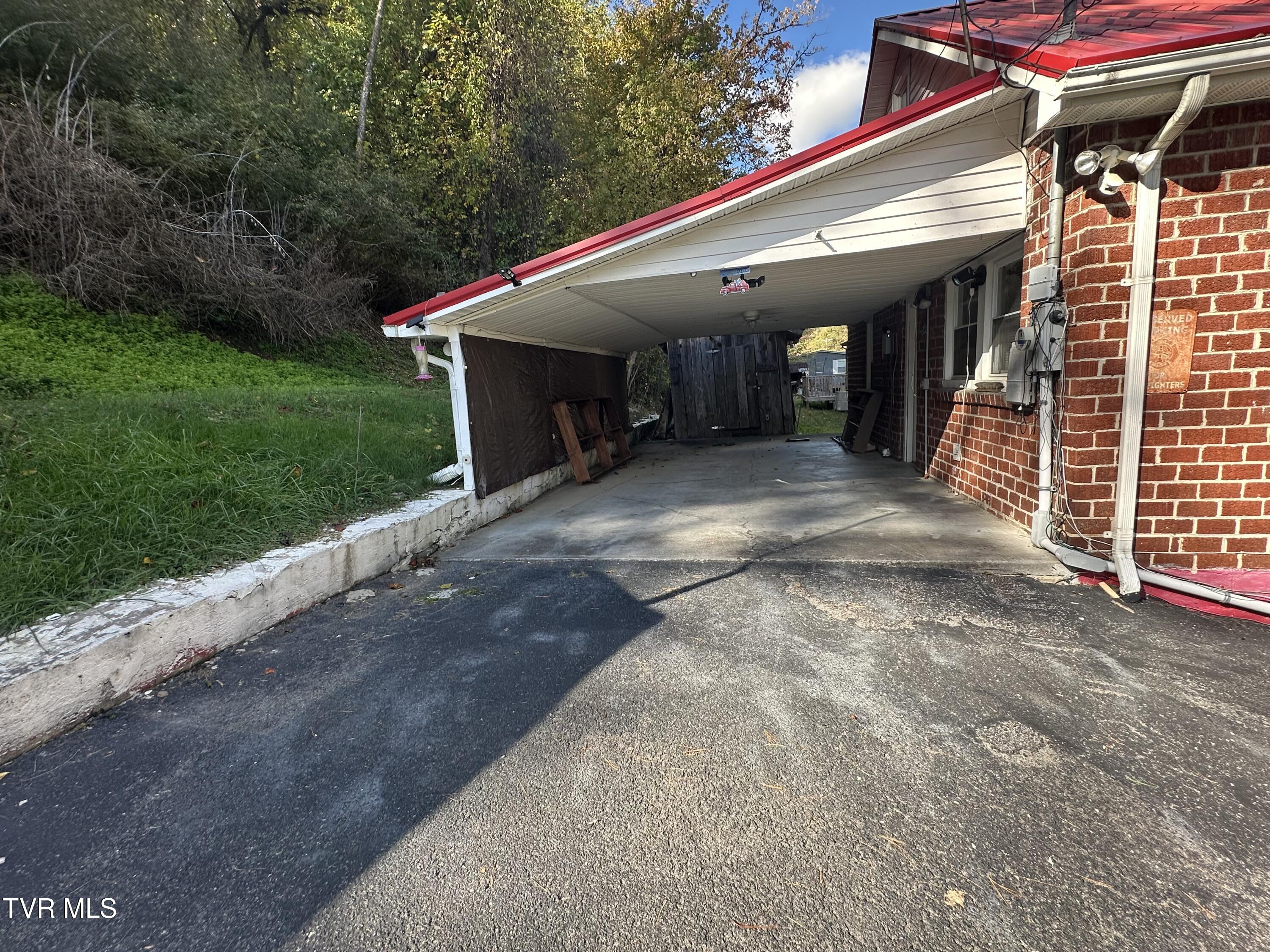 8342 North River Road Pound, VA 24279 - Photo 3 of 17 IMG_3987