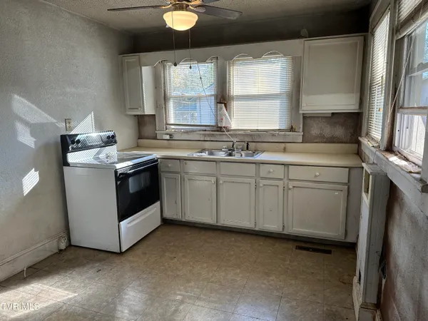 $65,000 | 8342 North River Road, Pound, VA 24279