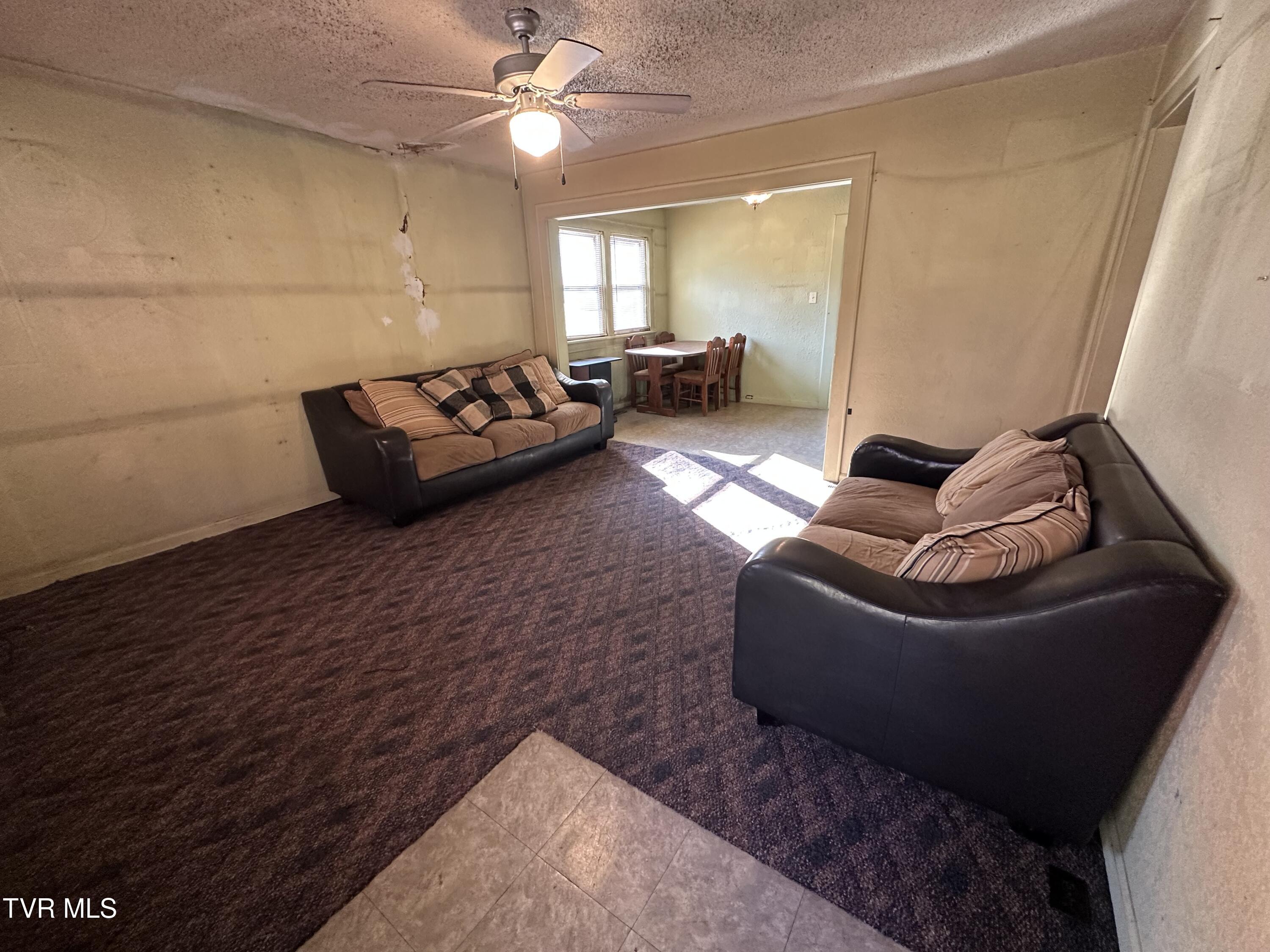 8342 North River Road Pound, VA 24279 - Photo 6 of 17 IMG_4006