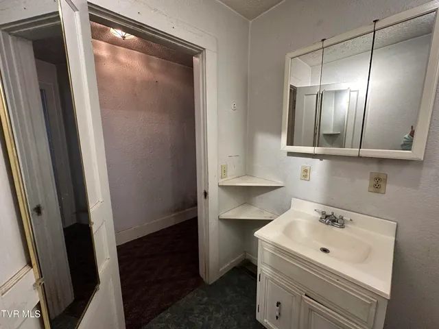 $65,000 | 8342 North River Road, Pound, VA 24279