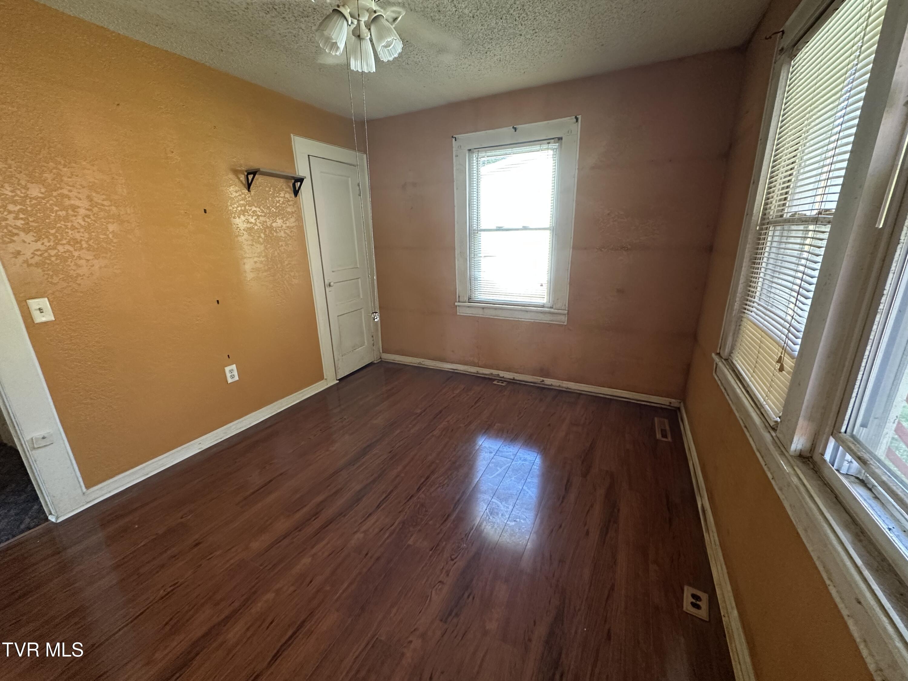 8342 North River Road Pound, VA 24279 - Photo 10 of 17 IMG_4008