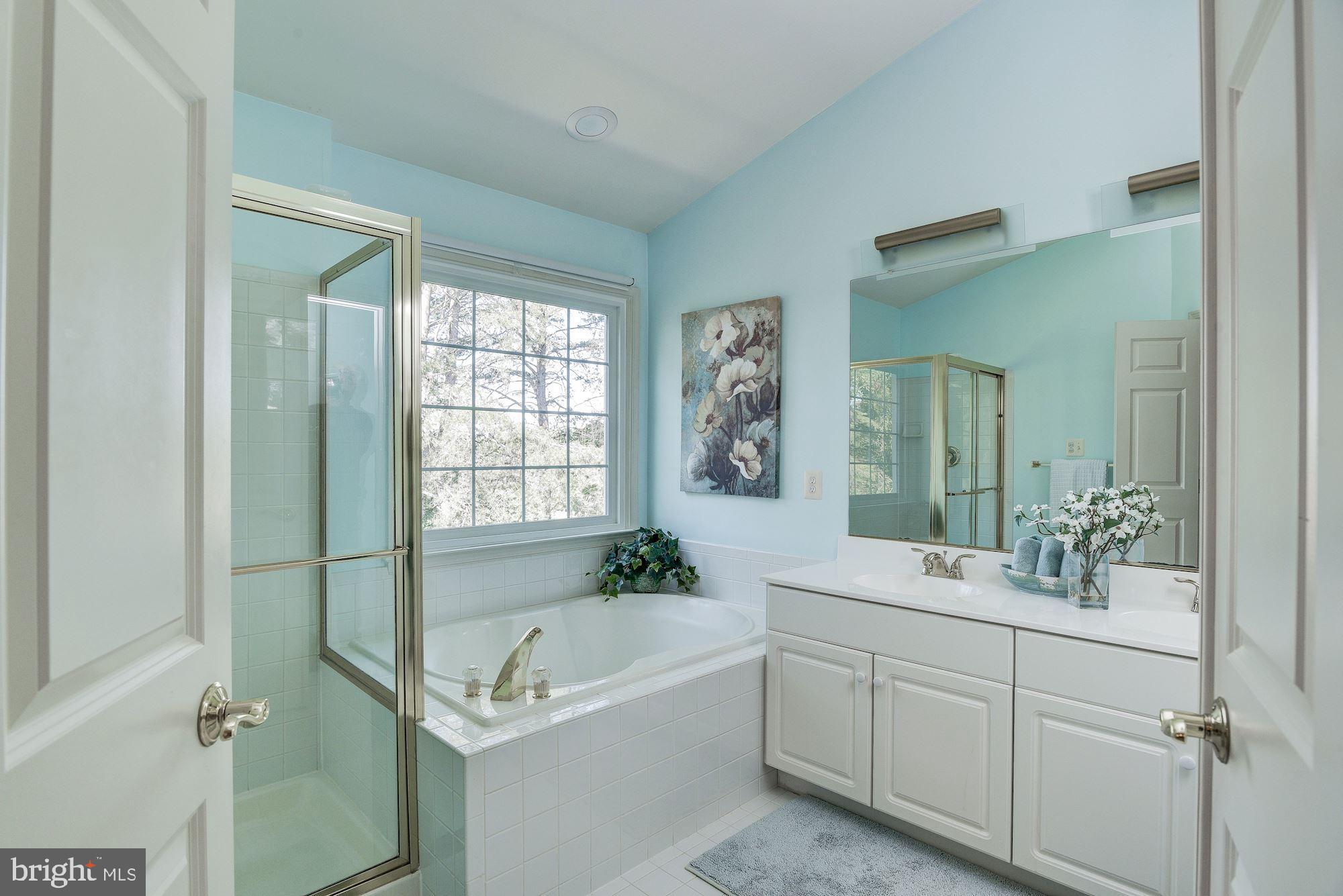 8518 Bells Ridge Terrace Potomac, MD 20854 - Photo 18 of 27 Upper Level - Primary Bath