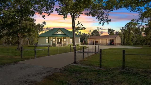 $834,900 | 3998 County Road 612, Angleton, TX 77515