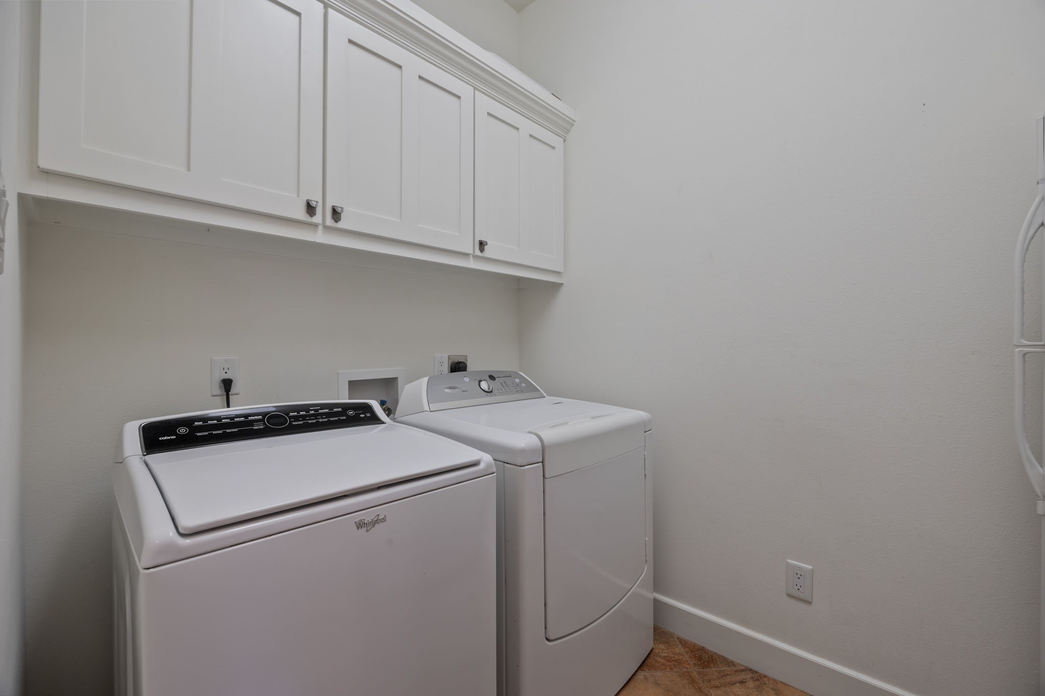 3998 County Road 612 Angleton, TX 77515 - Photo 32 of 47 a utility room with dryer and washer