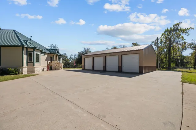 $834,900 | 3998 County Road 612, Angleton, TX 77515