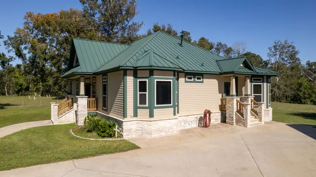 $834,900 | 3998 County Road 612, Angleton, TX 77515