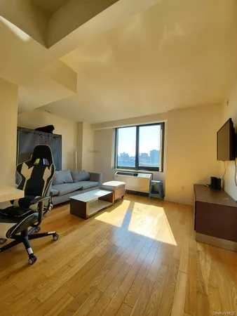 $2,900 | 39-16 Prince Street, Unit 10D | Downtown Flushing