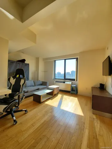 $3,000 | 39-16 Prince Street, Unit 10D | Downtown Flushing