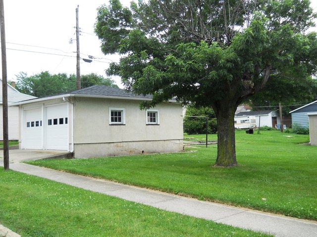 330 West Devlin Street Spring Valley, IL 61362 - Photo 3 of 18