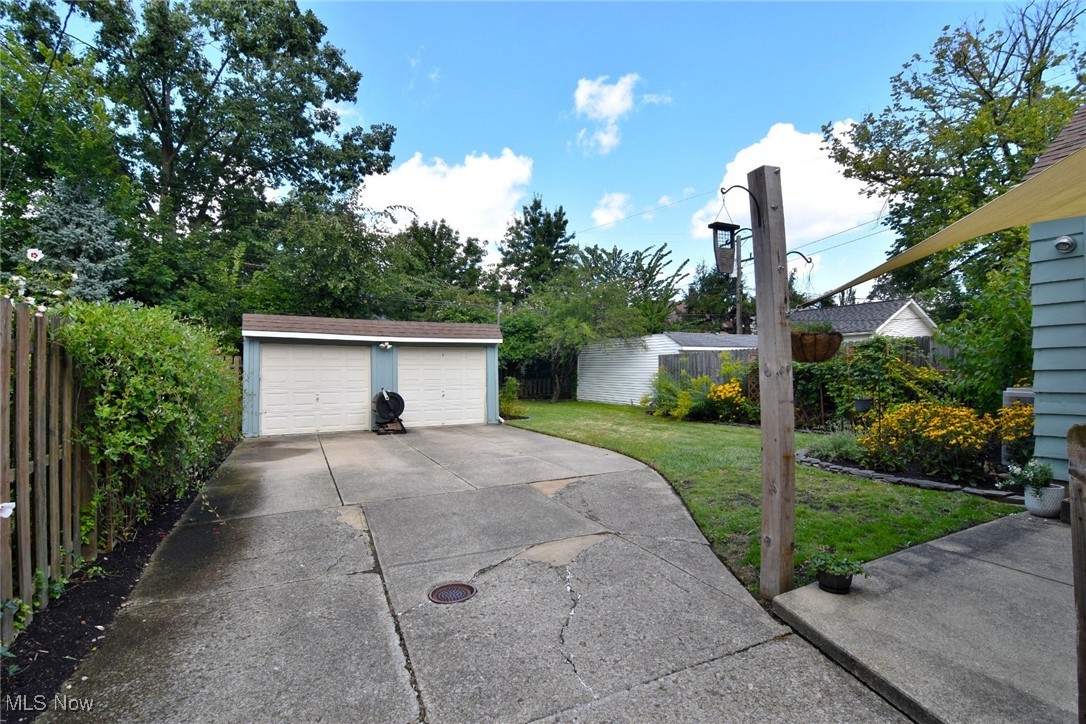 2472 Channing Road Cleveland, OH 44118 - Photo 40 of 46 2 car garage, driveway