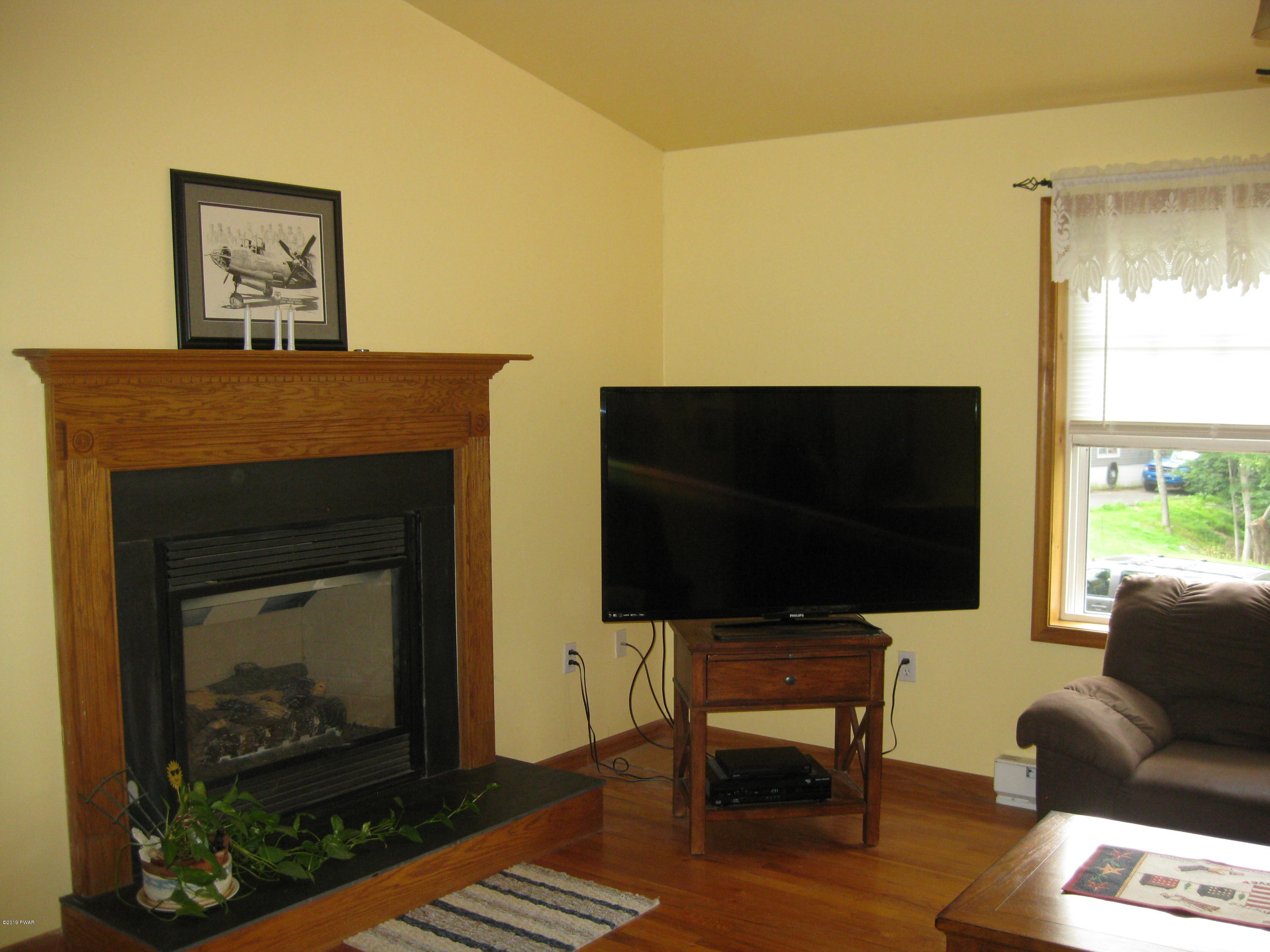 157 Gold Key Road Milford, PA 18337 - Photo 11 of 31 Living Rm Fireplace