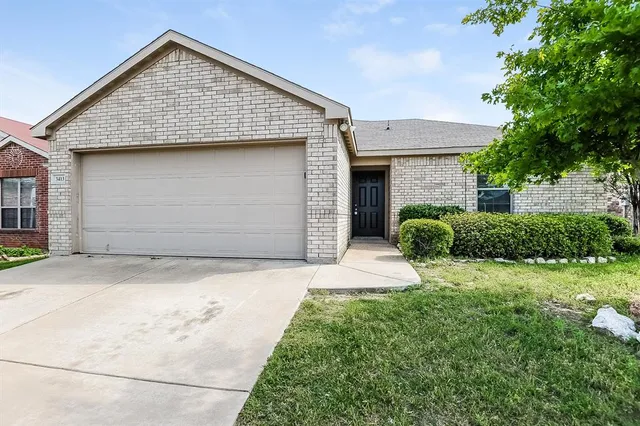 $1,830 | 3413 Heatherbend Street, Fort Worth, TX 76123