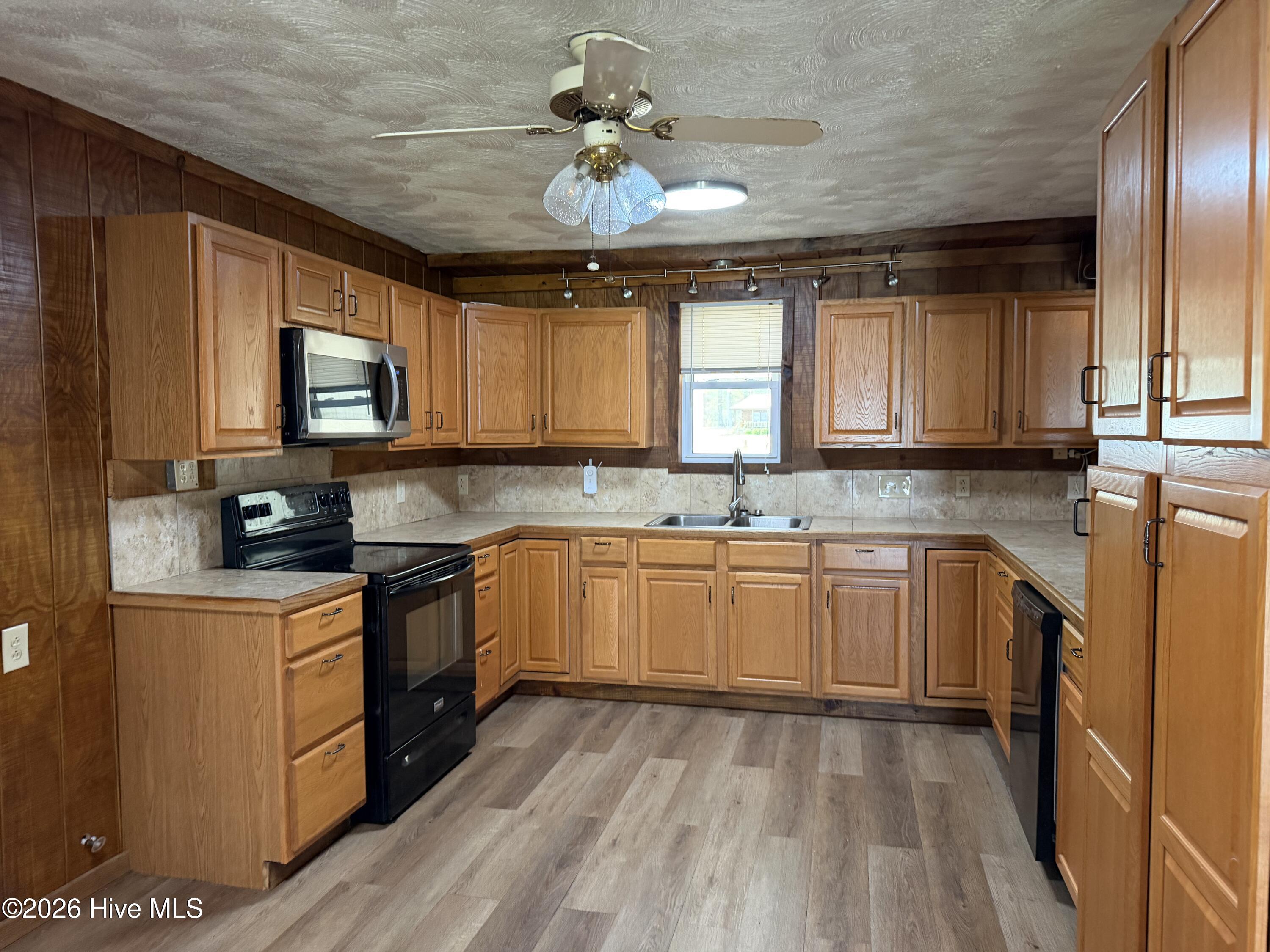 556 Ellis Cove Road Belhaven, NC 27810 - Photo 6 of 18 Kitchen