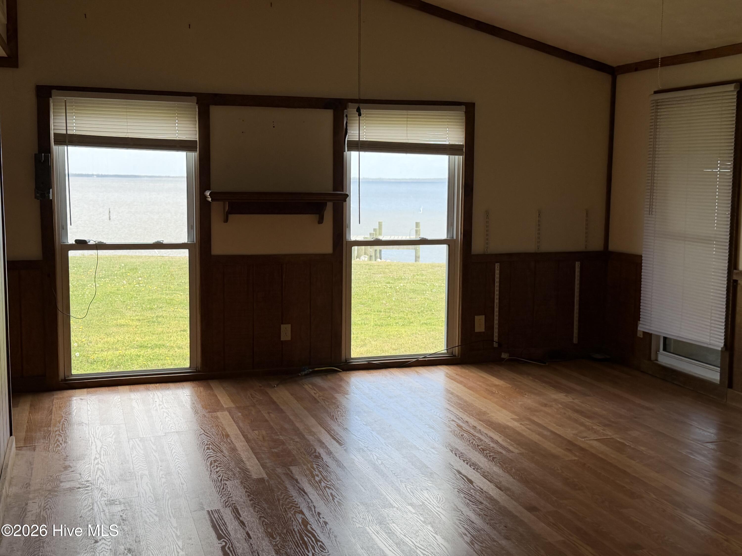 556 Ellis Cove Road Belhaven, NC 27810 - Photo 7 of 18 Living Room