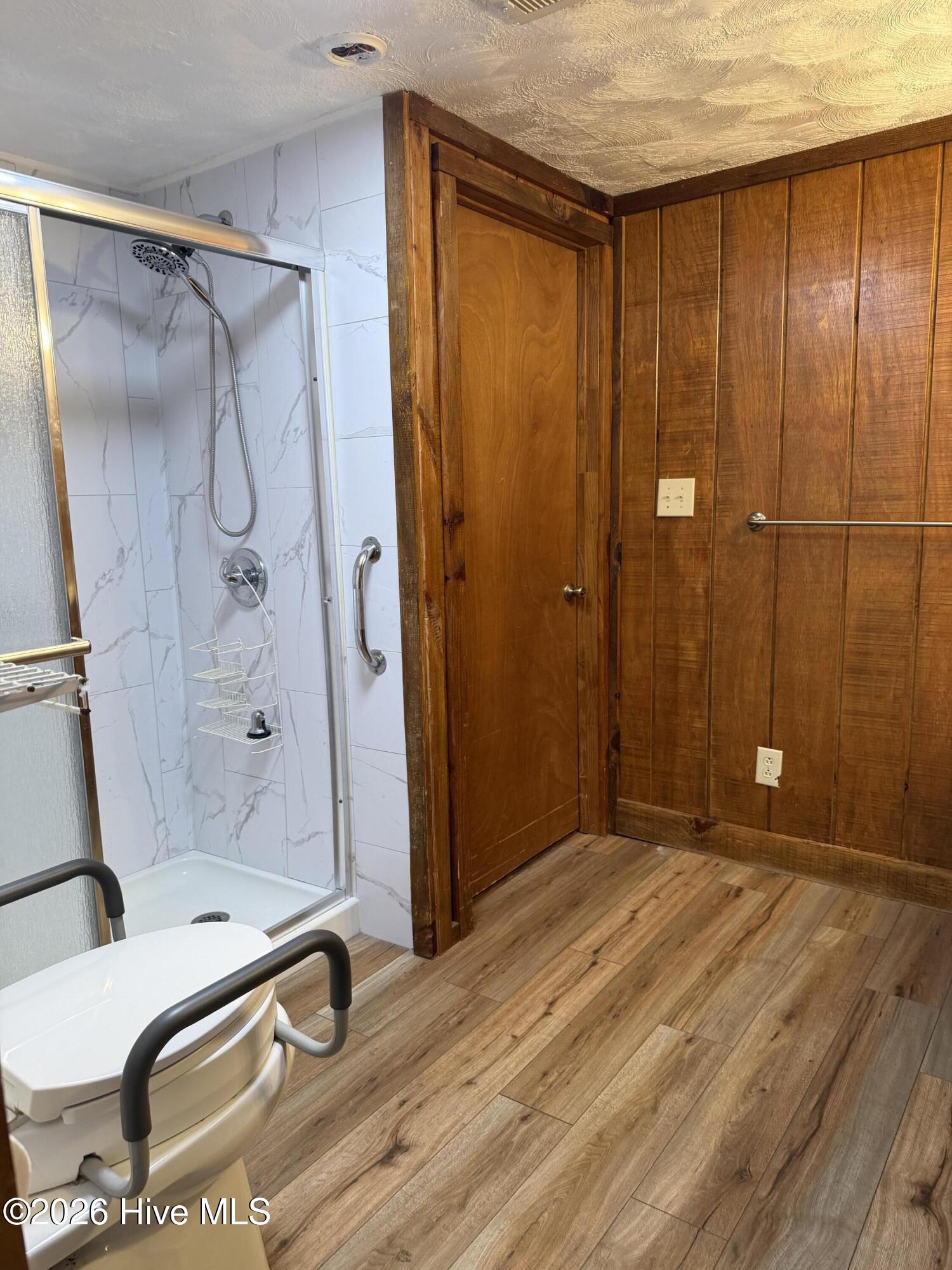 556 Ellis Cove Road Belhaven, NC 27810 - Photo 8 of 18 Main bathroom