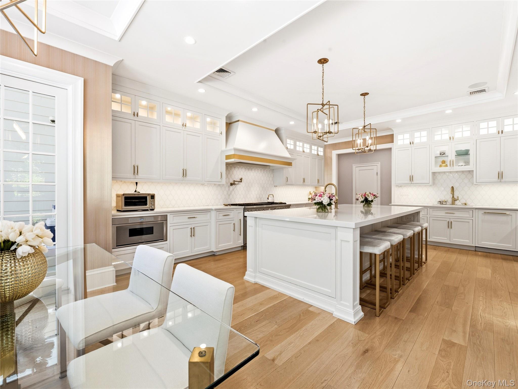 55 Plymouth Road Manhasset, NY 11030 - Photo 12 of 41