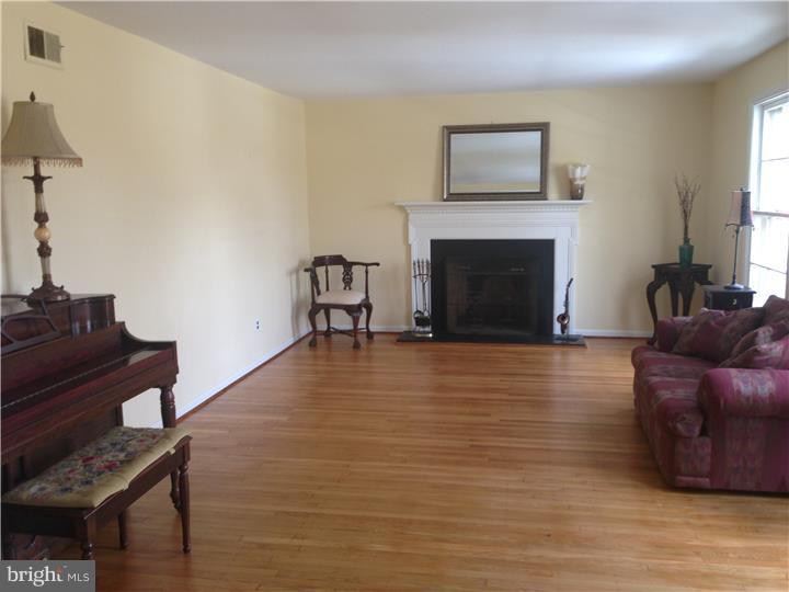 256 Church Road Devon, PA 19333 - Photo 10 of 24 Living Room