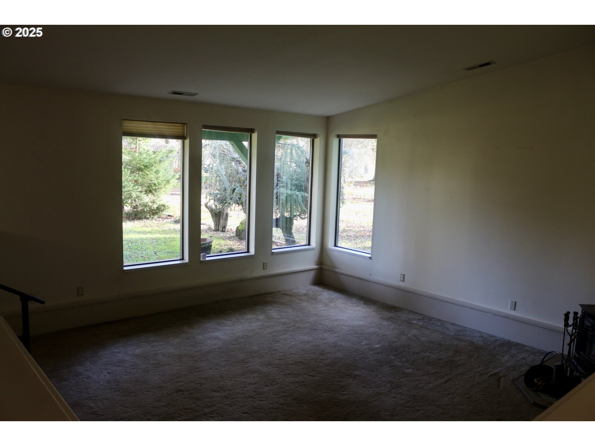 475 Thomas ( 471) Road Sutherlin, OR 97479 - Photo 16 of 43 a view of an empty room with a window