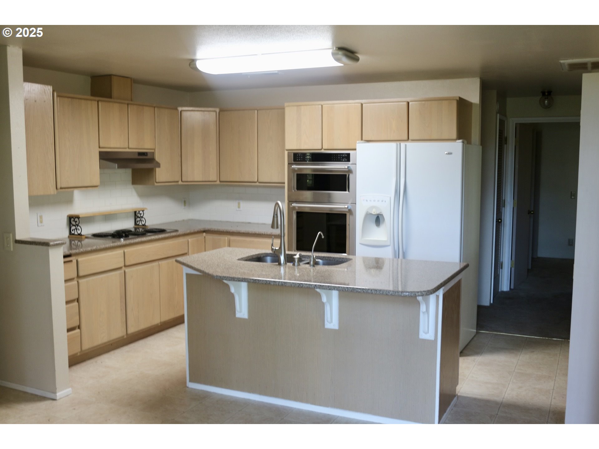 475 Thomas ( 471) Road Sutherlin, OR 97479 - Photo 17 of 43 a kitchen with kitchen island a white cabinets and refrigerator
