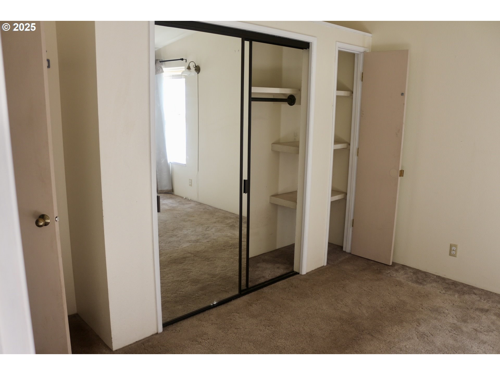 475 Thomas ( 471) Road Sutherlin, OR 97479 - Photo 30 of 43 a view of a bathroom with shower