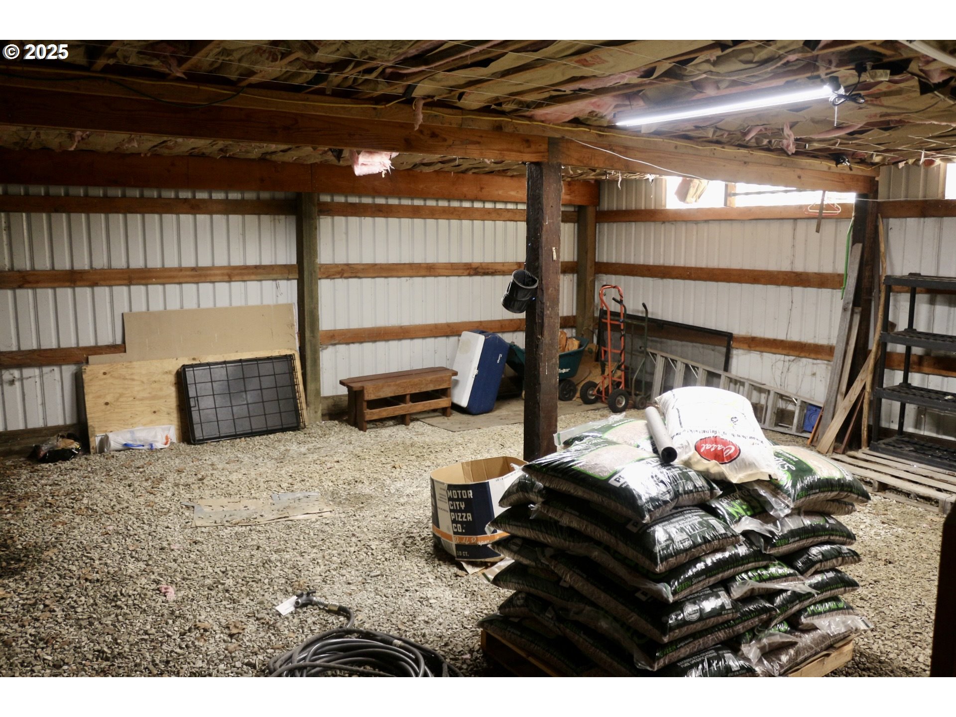 475 Thomas ( 471) Road Sutherlin, OR 97479 - Photo 33 of 43 a room with gym equipment