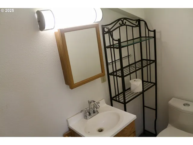 $474,900 | 475 Thomas ( 471) Road, Sutherlin, OR 97479