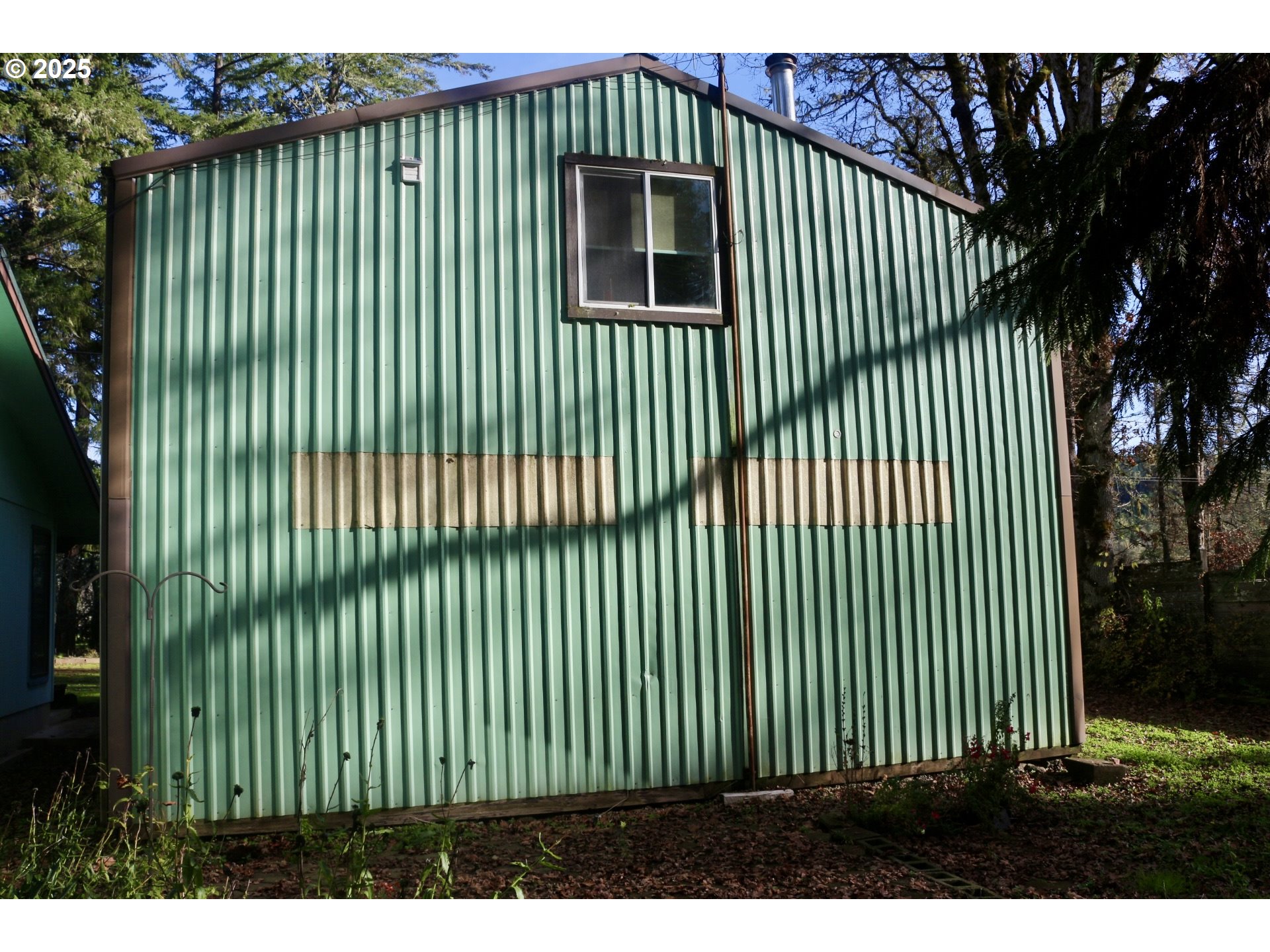 475 Thomas ( 471) Road Sutherlin, OR 97479 - Photo 40 of 43 a view of a backyard