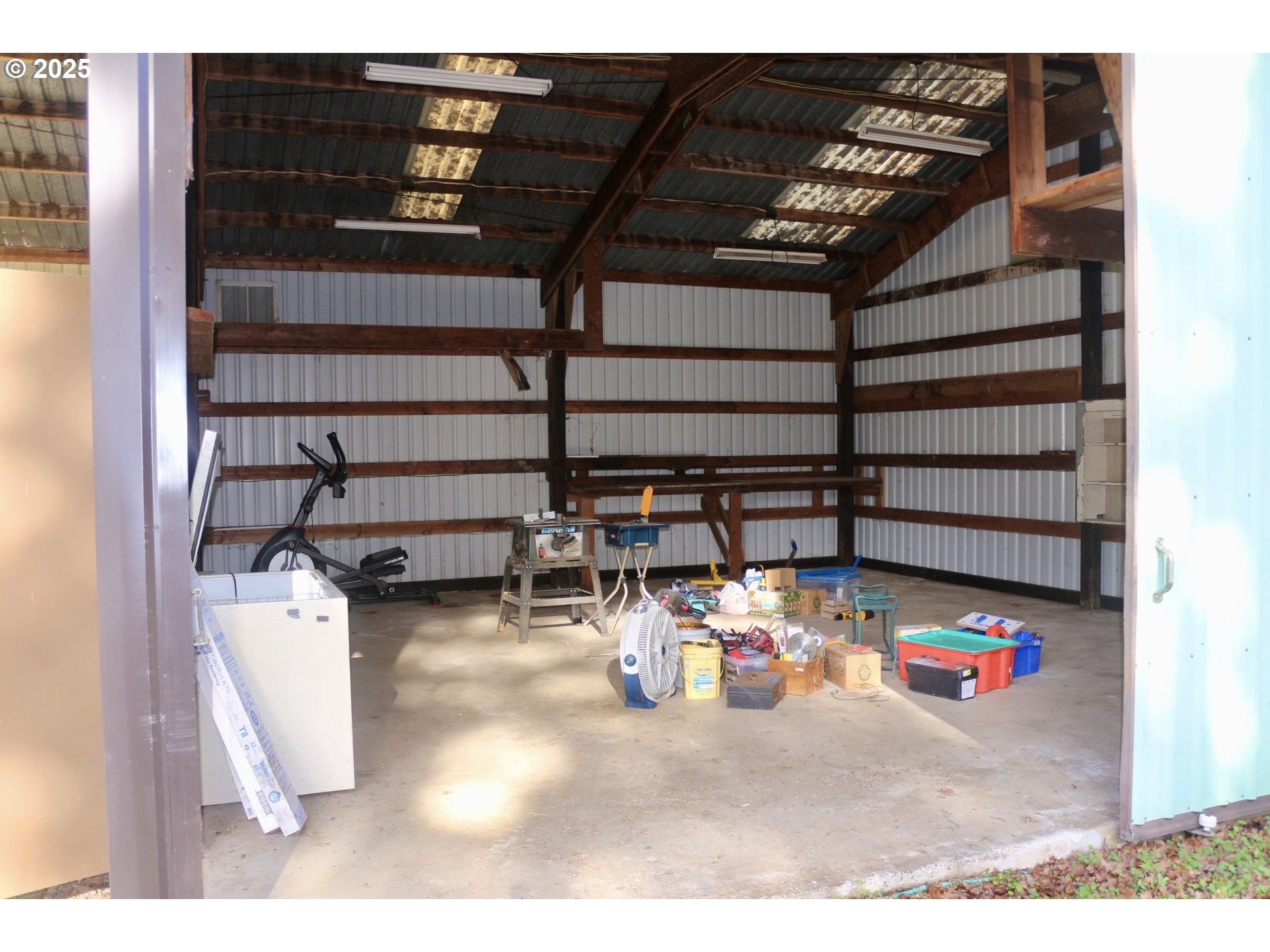 475 Thomas ( 471) Road Sutherlin, OR 97479 - Photo 6 of 43 a view of storage and utility room