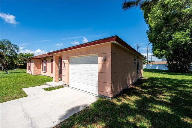 a view of an outdoor space