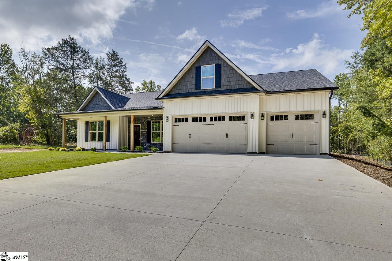 399 Bowers Road Travelers Rest, SC 29690 - Photo 2 of 46