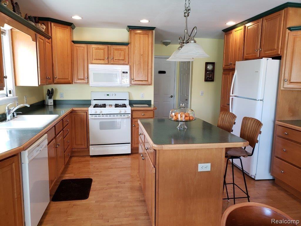 5294 West Oregon Road Lapeer, MI 48446 - Photo 37 of 78 Kitchen (6).jpg