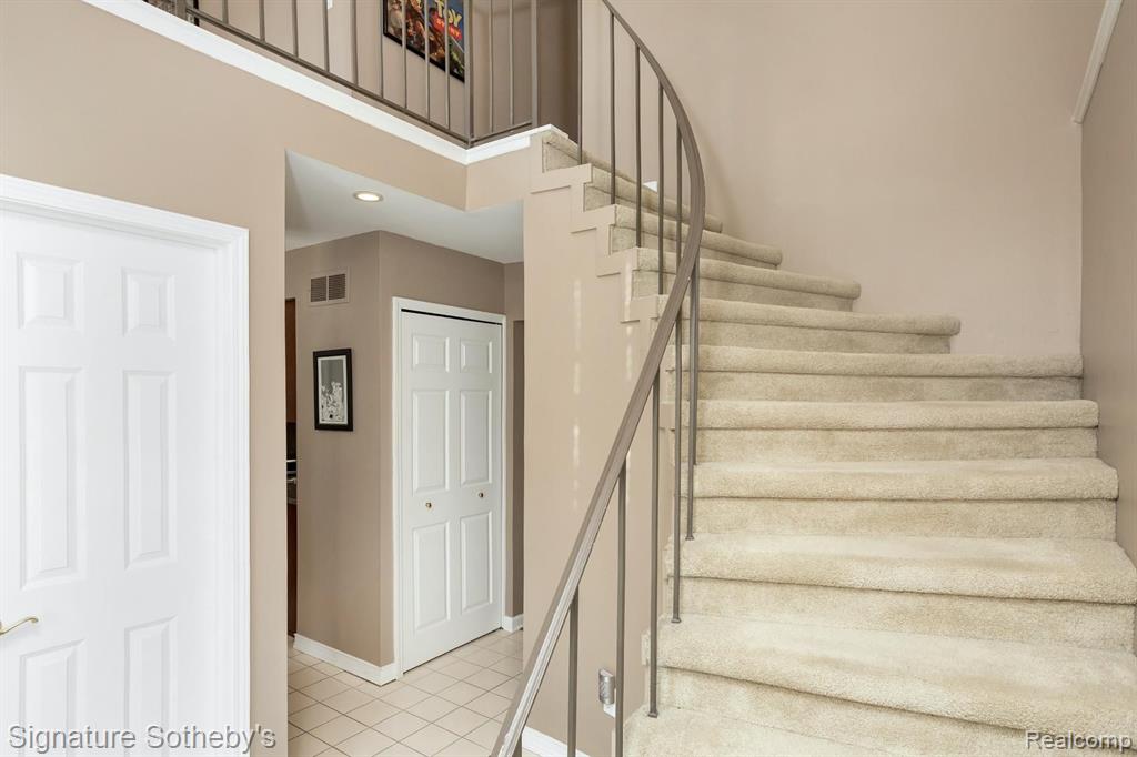 2324 Hillendale Drive Rochester Hills, MI 48309 - Photo 3 of 48