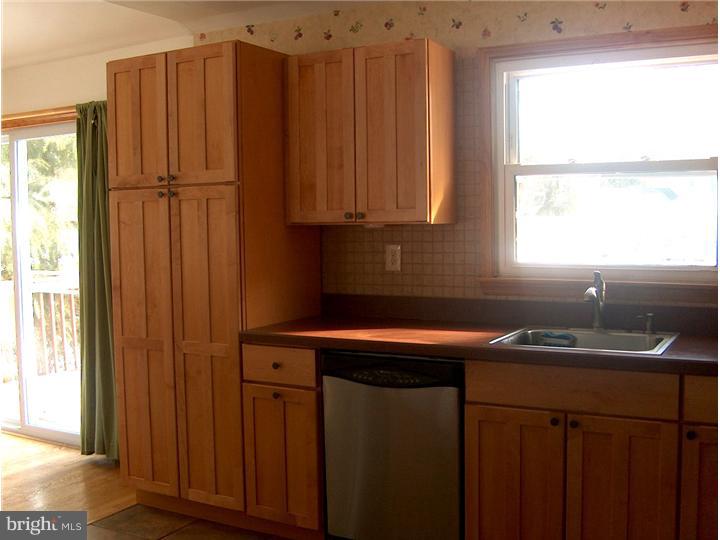 8 Green Valley Road Stratford, NJ 08084 - Photo 8 of 13 Kitchen