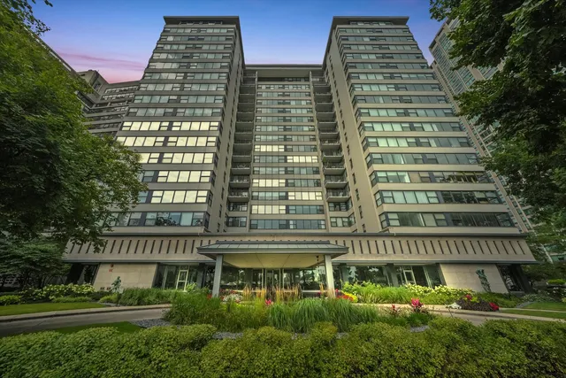 $2,750 | 3430 North Lake Shore Drive, Unit 12J, Chicago, IL 60657