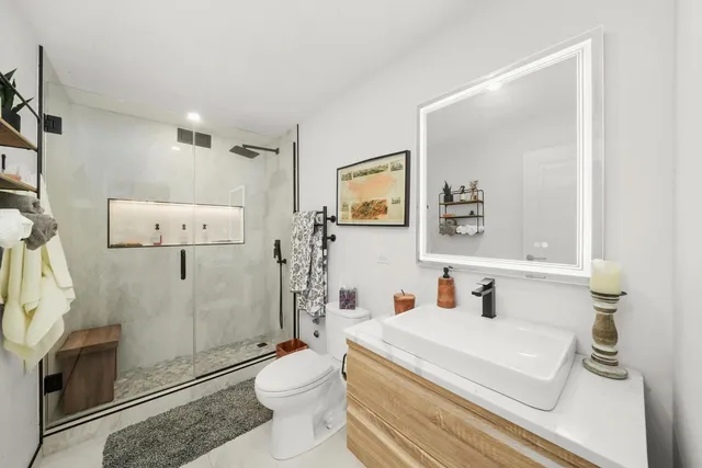 $2,750 | 3430 North Lake Shore Drive, Unit 12J, Chicago, IL 60657