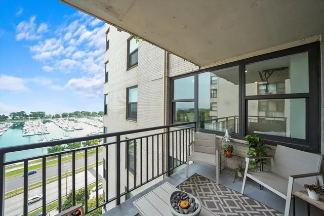 $2,750 | 3430 North Lake Shore Drive, Unit 12J, Chicago, IL 60657