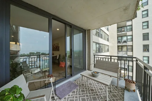 $2,750 | 3430 North Lake Shore Drive, Unit 12J, Chicago, IL 60657