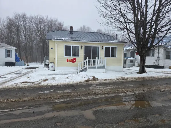 $119,900 | 90 Bates Street, Millinocket, ME 04462
