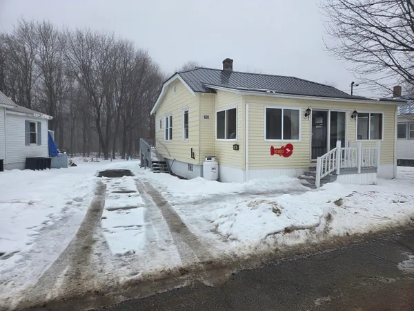 $119,900 | 90 Bates Street, Millinocket, ME 04462