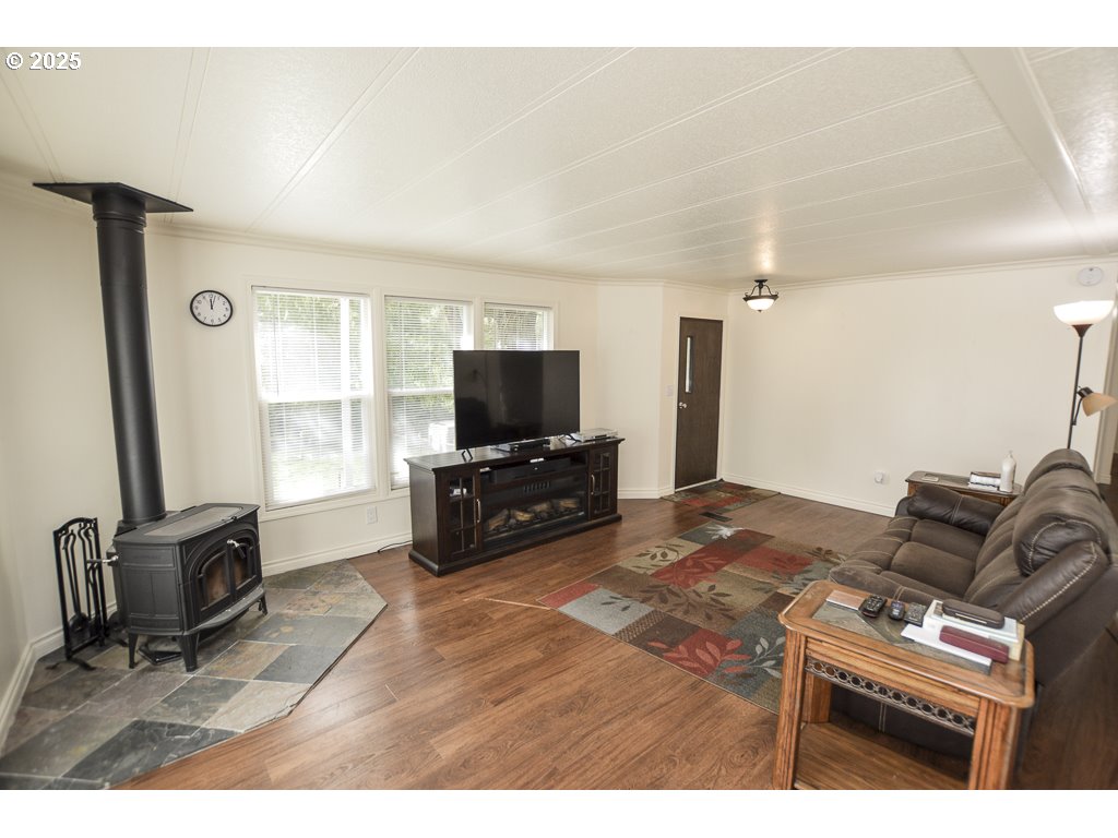 28385 Pleasant Valley Road Sweet Home, OR 97386 - Photo 5 of 44 Gallery Image 5