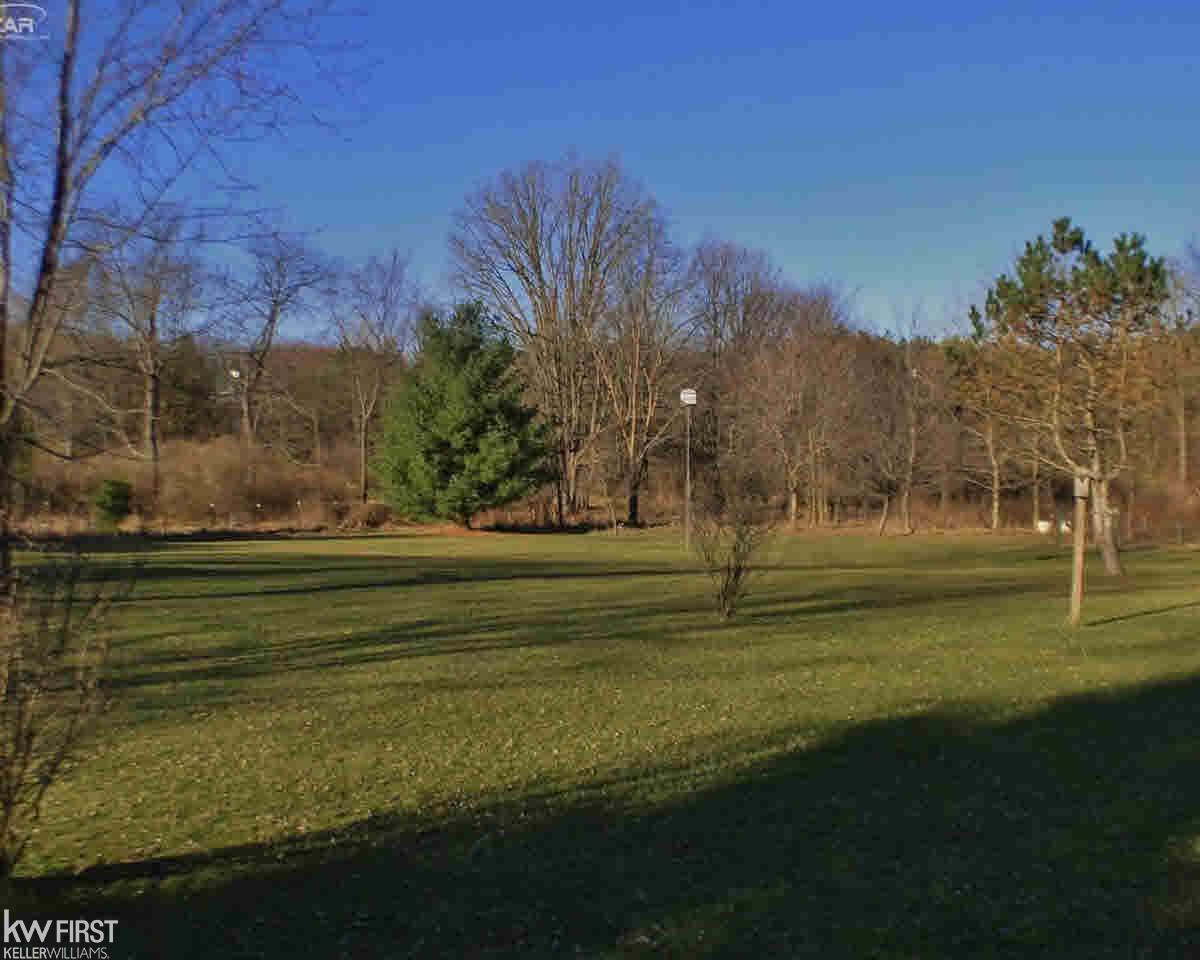 6465 Hartland Road Fenton, MI 48430 - Photo 32 of 41 21269352-31.JPG
