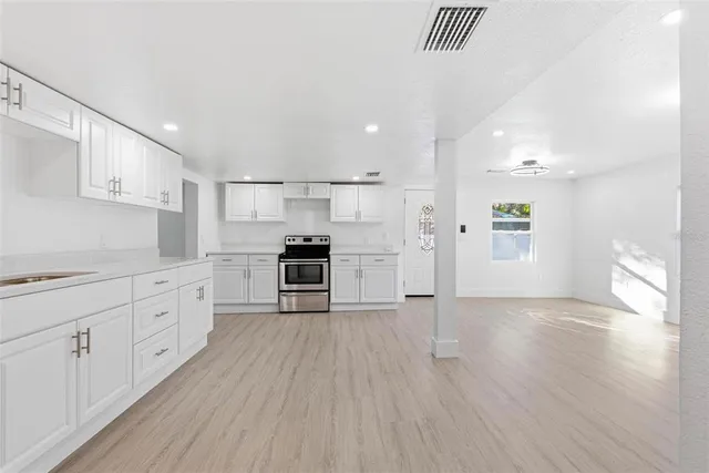 $348,900 | 2305 East 148th Avenue, Lutz, FL 33559