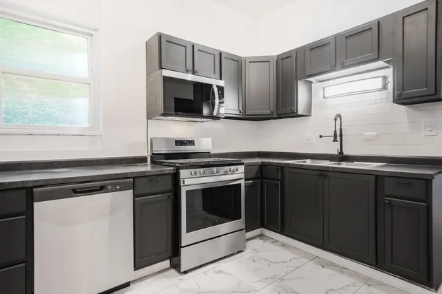 $1,800 | 6923 South Vernon Avenue, Unit 1, Chicago, IL 60637