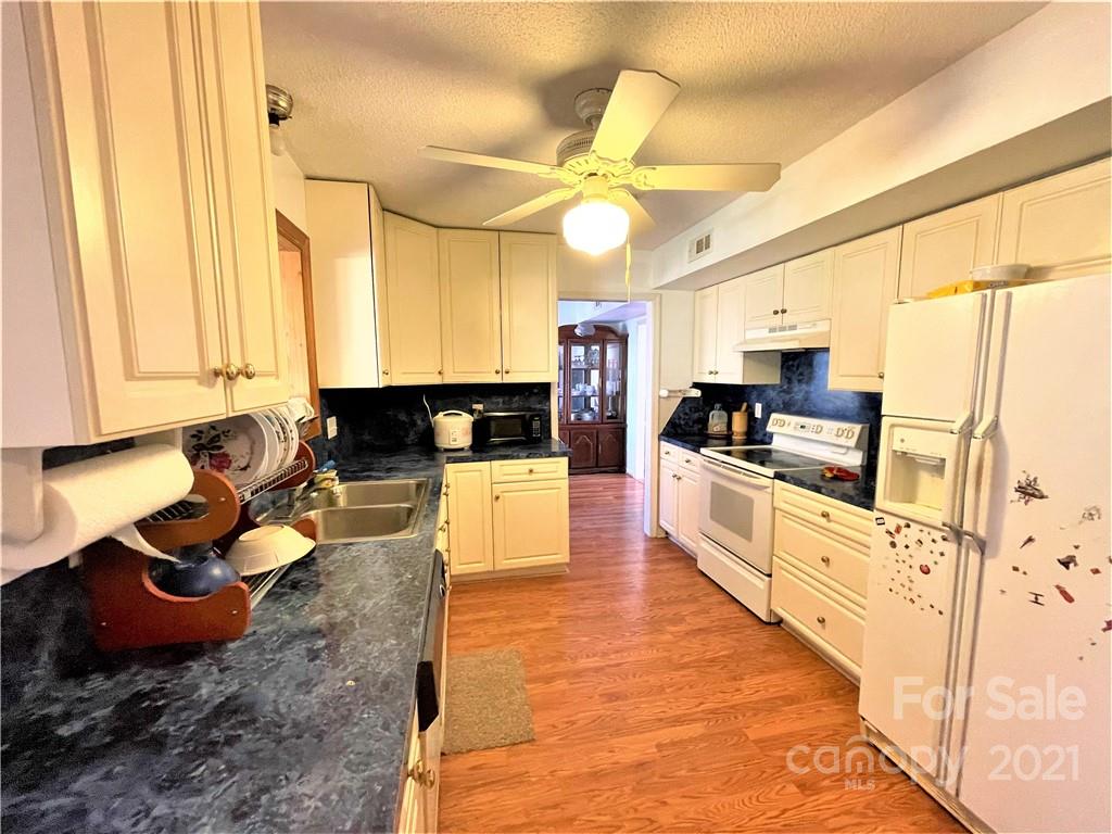 6027 Trysting Road Charlotte, NC 28227 - Photo 7 of 21 Gallery Image 7
