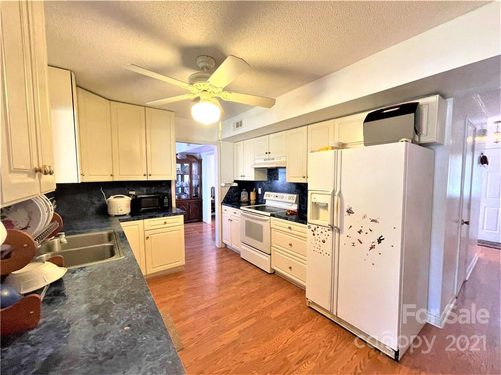 6027 Trysting Road Charlotte, NC 28227 - Photo 8 of 21 Gallery Image 8