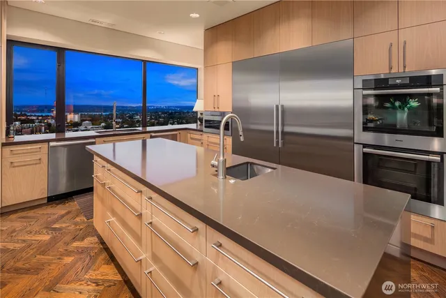 $8,600,000 | 1301 Spring Street, Unit PH32, Seattle, WA 98104